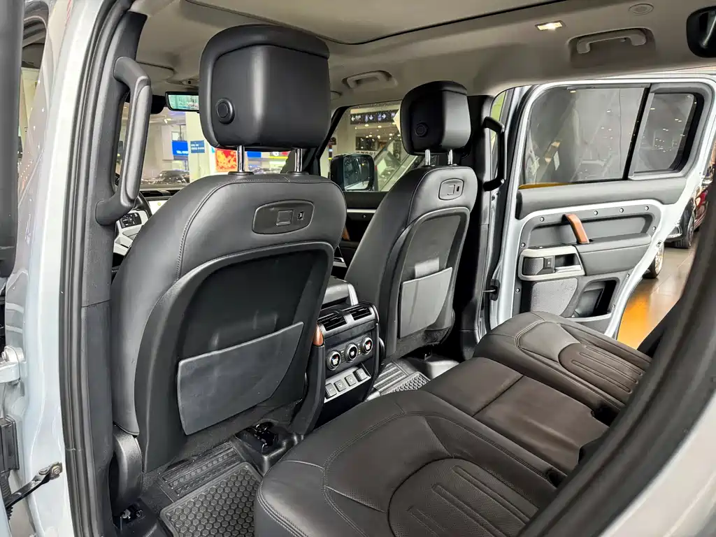 Land Rover Defender 2022 — фото 6