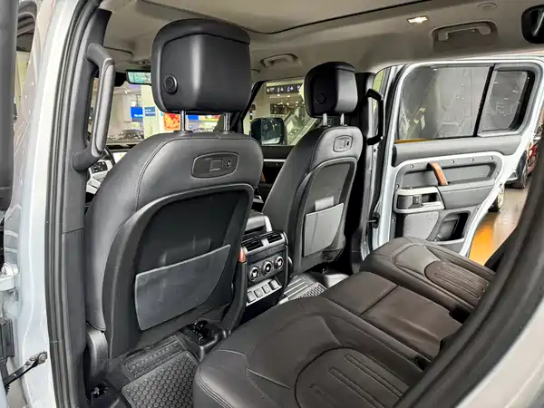 Land Rover Defender 2022
