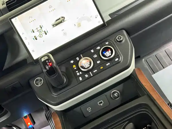 Land Rover Defender 2022