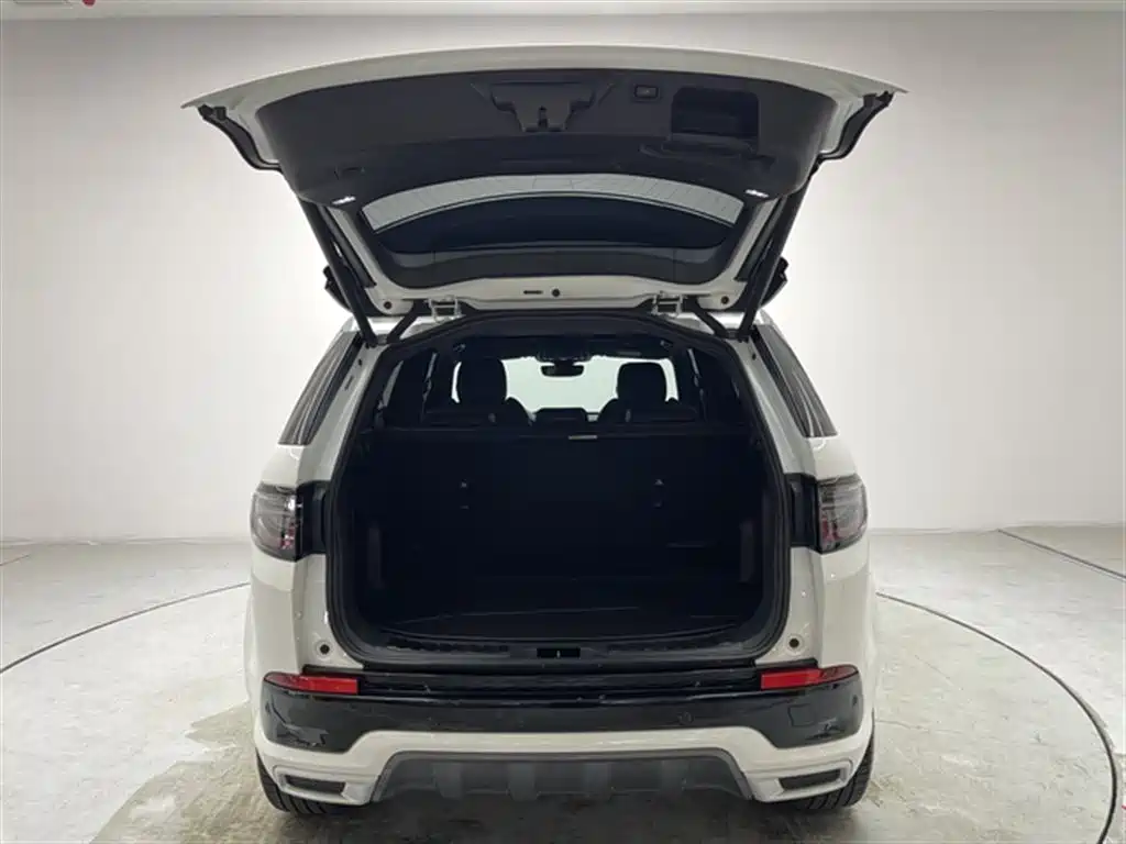 Land Rover Discovery Sport 2023 — фото 19