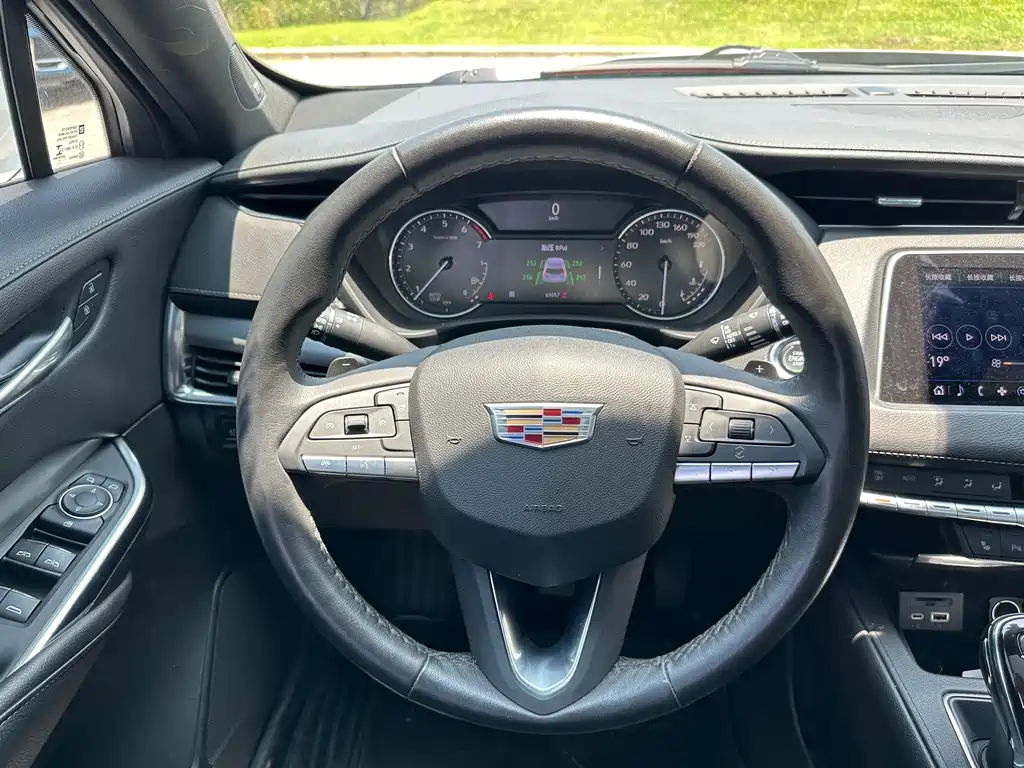 Cadillac XT4 2021 — фото 17