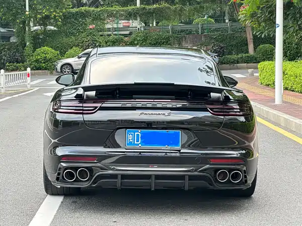 Porsche Panamera 2021