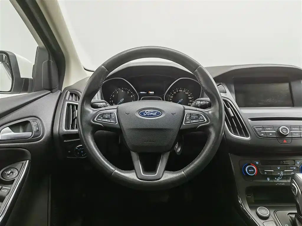 Ford Focus 2017 — фото 11