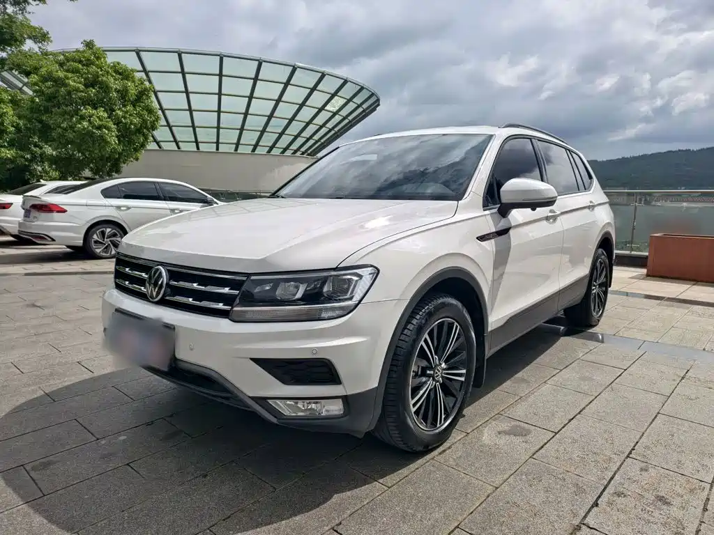 Volkswagen Tiguan L 2021 — фото 1
