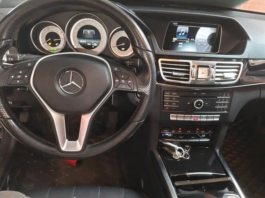 Mercedes-Benz E-Class 2015 — фото 6