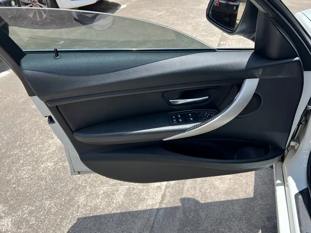 BMW 3 Series 2015 — фото 12
