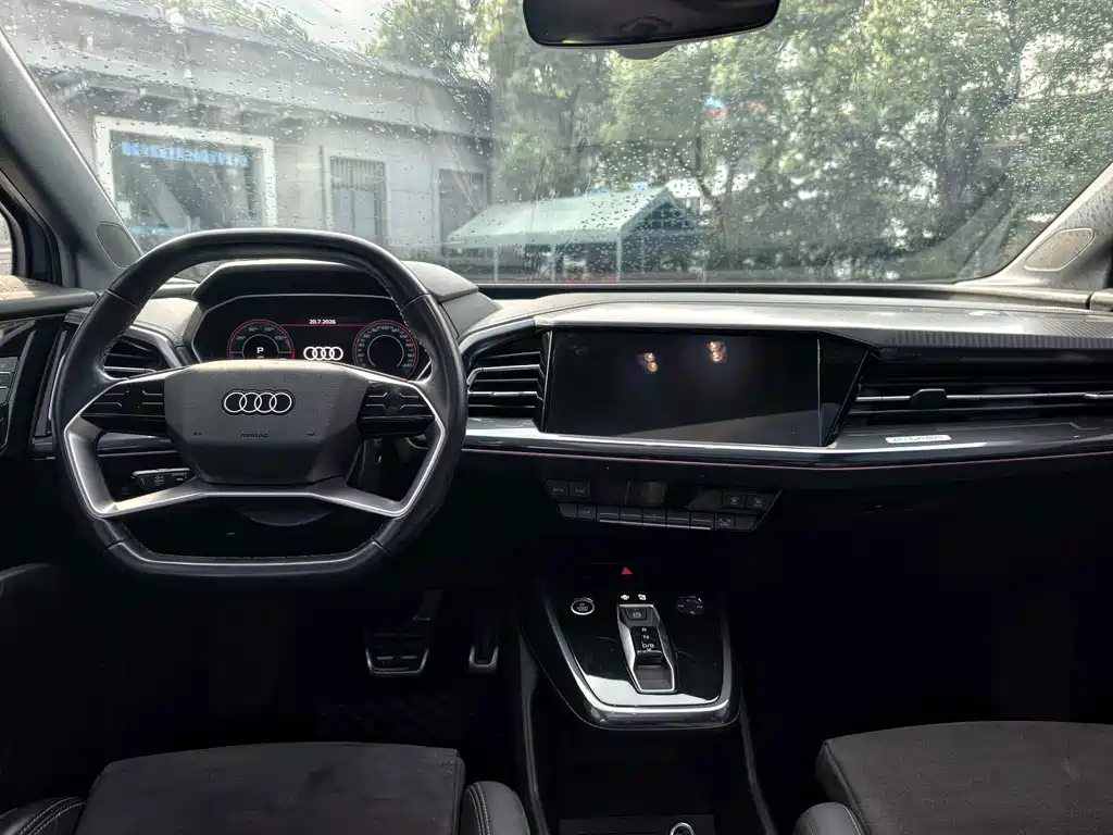 Audi Q4 E-Tron 2023 — фото 10