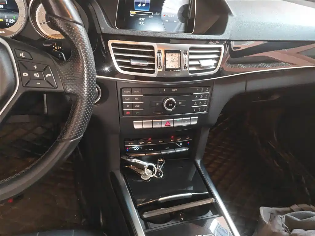 Mercedes-Benz E-Class 2015 — фото 9