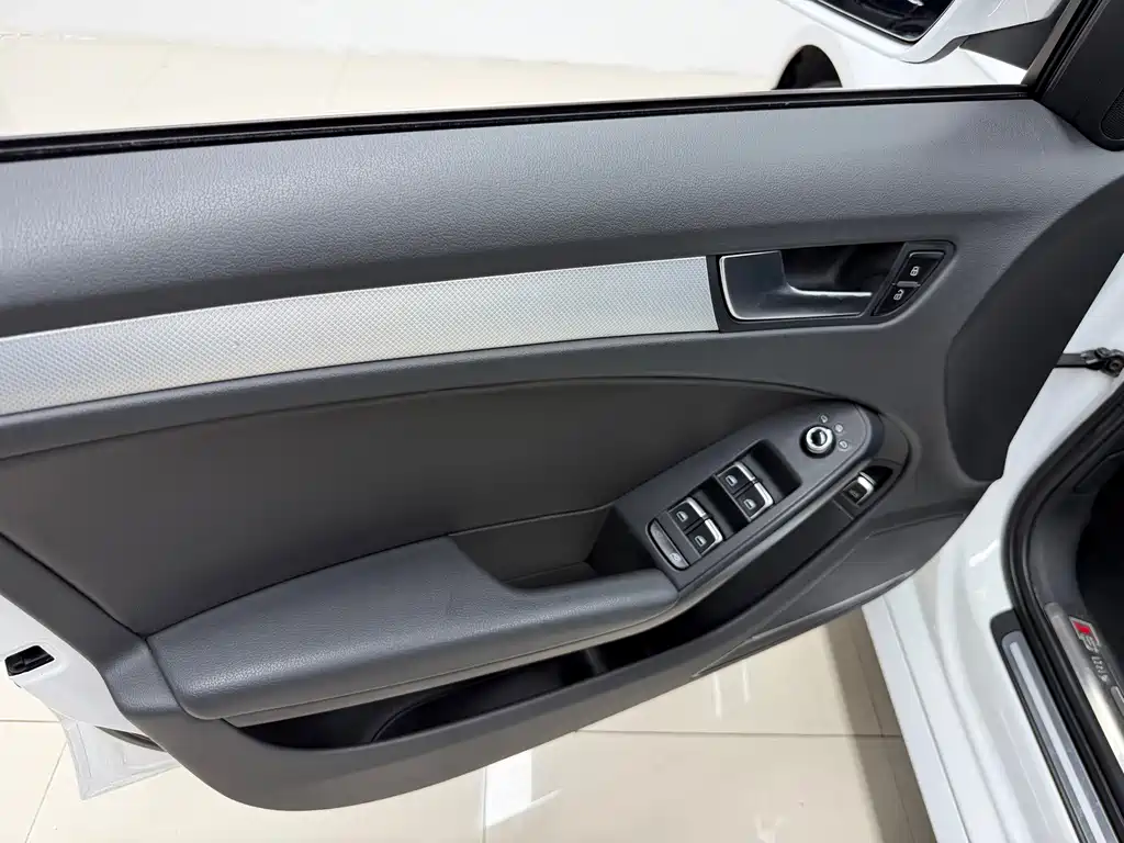 Audi A4L 2015 — фото 12