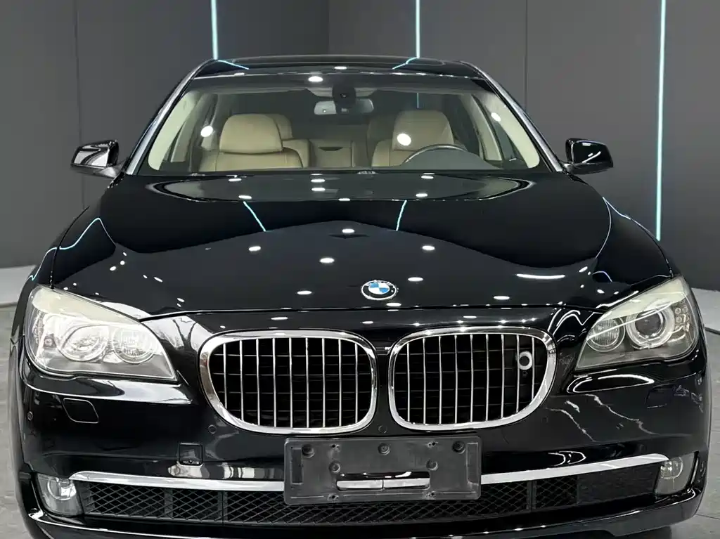 BMW 7 Series 2010 — фото 2