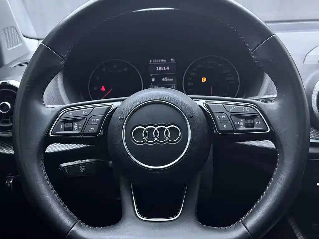 Audi Q2L 2022 — фото 11