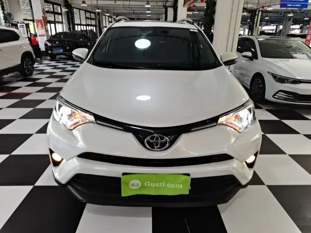 Toyota RAV4 2019 — фото 3