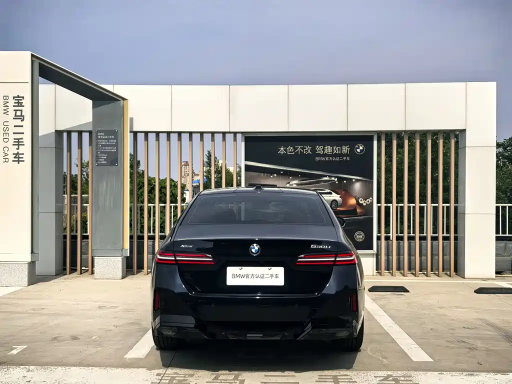 BMW 5 Series 2025 — фото 13