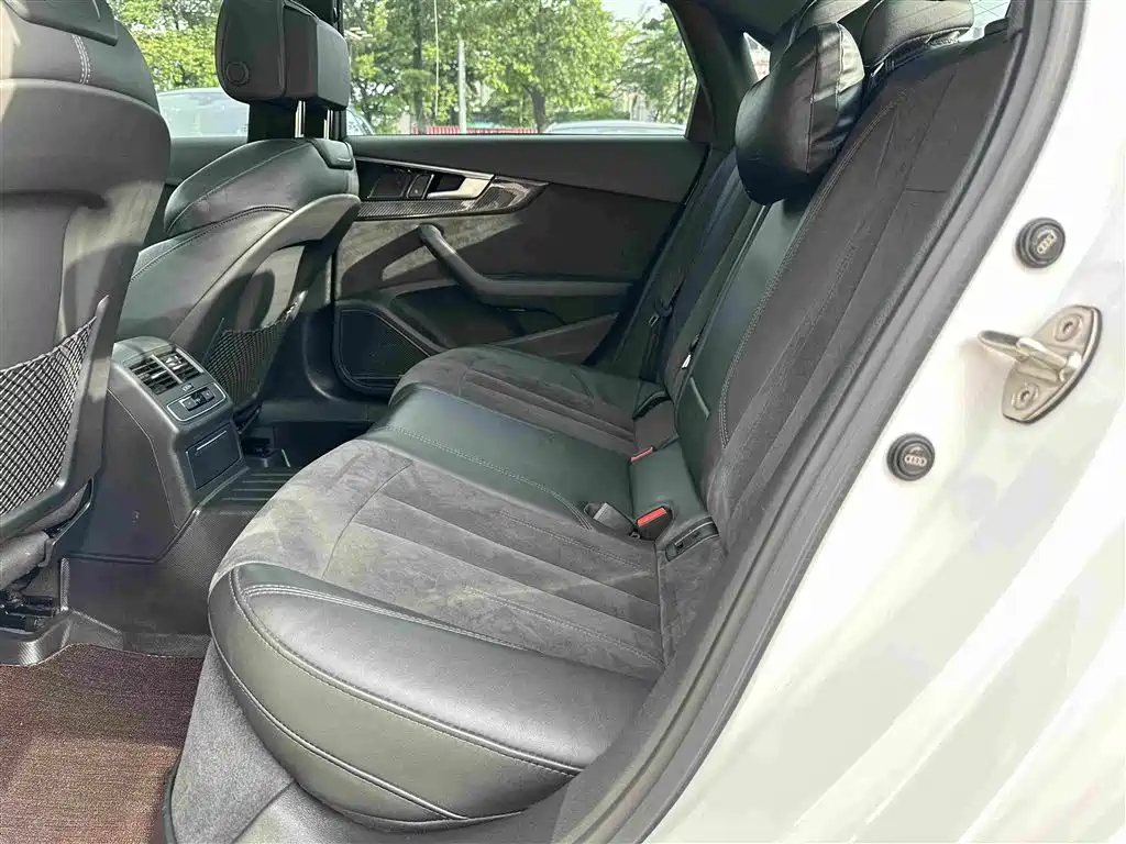 Audi A4L 2023