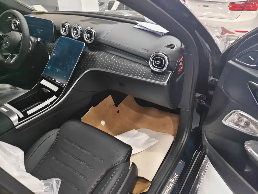 Mercedes-Benz C-Class 2025 — фото 16