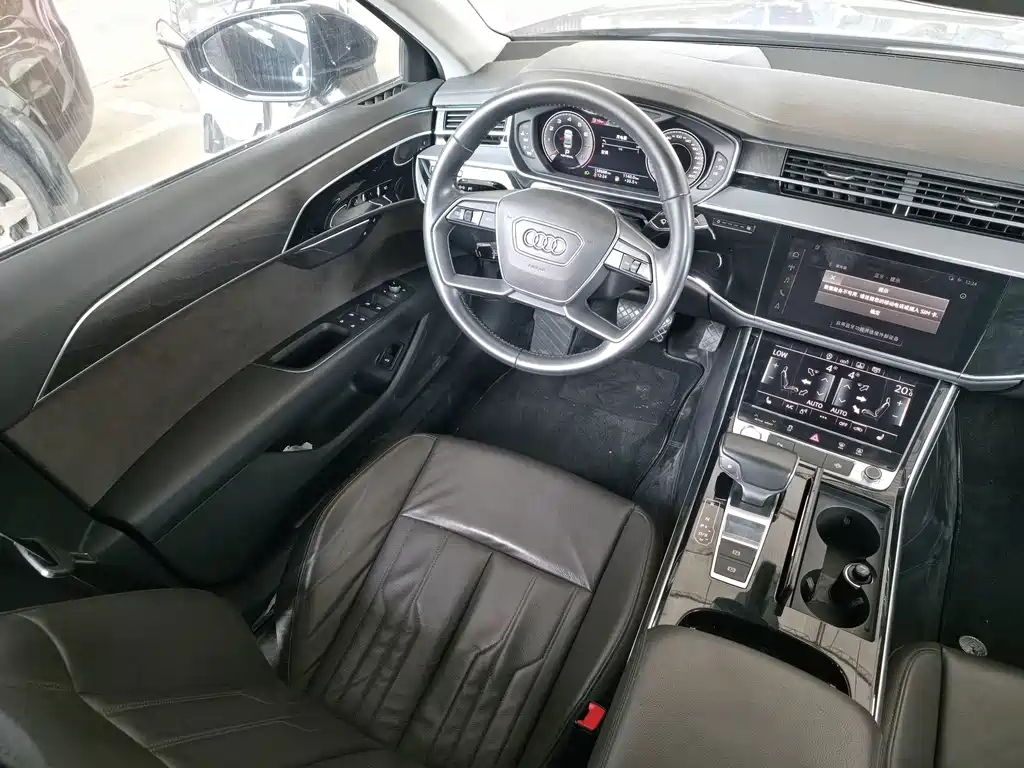 Audi A8 2018 — фото 8