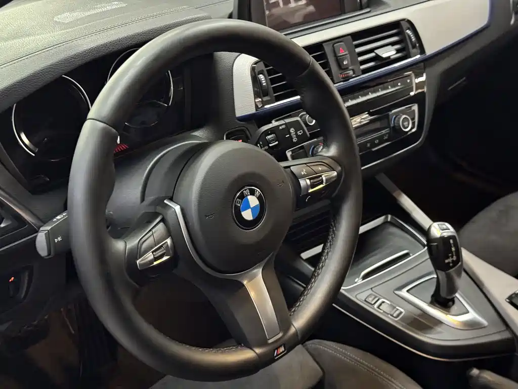 BMW 1 Series 2018 — фото 9
