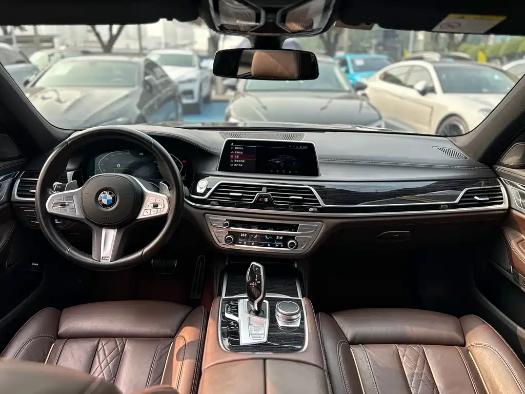 BMW 7 Series 2021 — фото 6