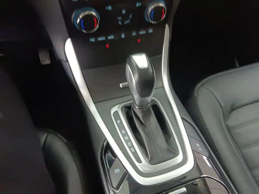 Ford Edge 2018 — фото 14
