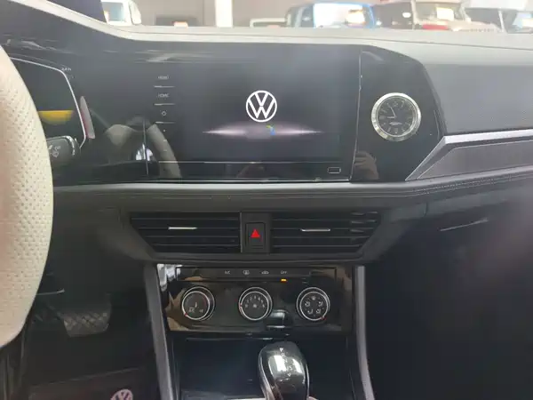 Volkswagen Sagitar 2021