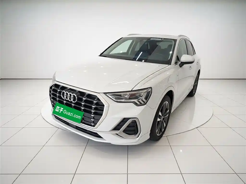 Audi Q3 2019 — фото 1