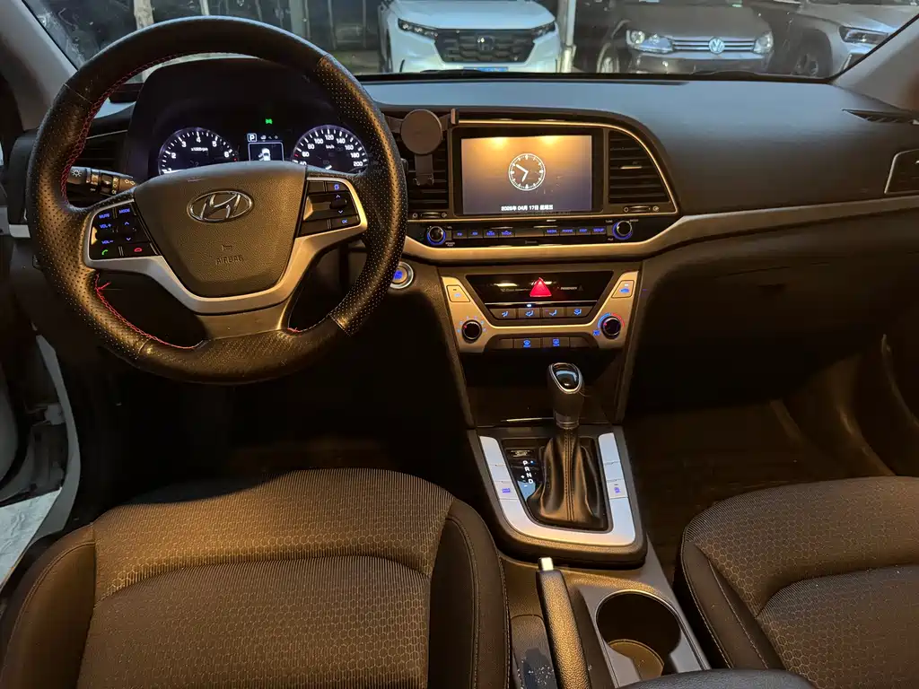 Hyundai Elantra 2019 — фото 9