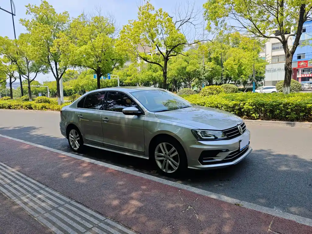 Volkswagen Sagitar 2018