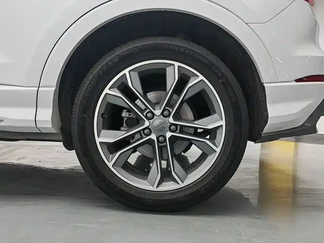 Audi Q3 2020 — фото 10