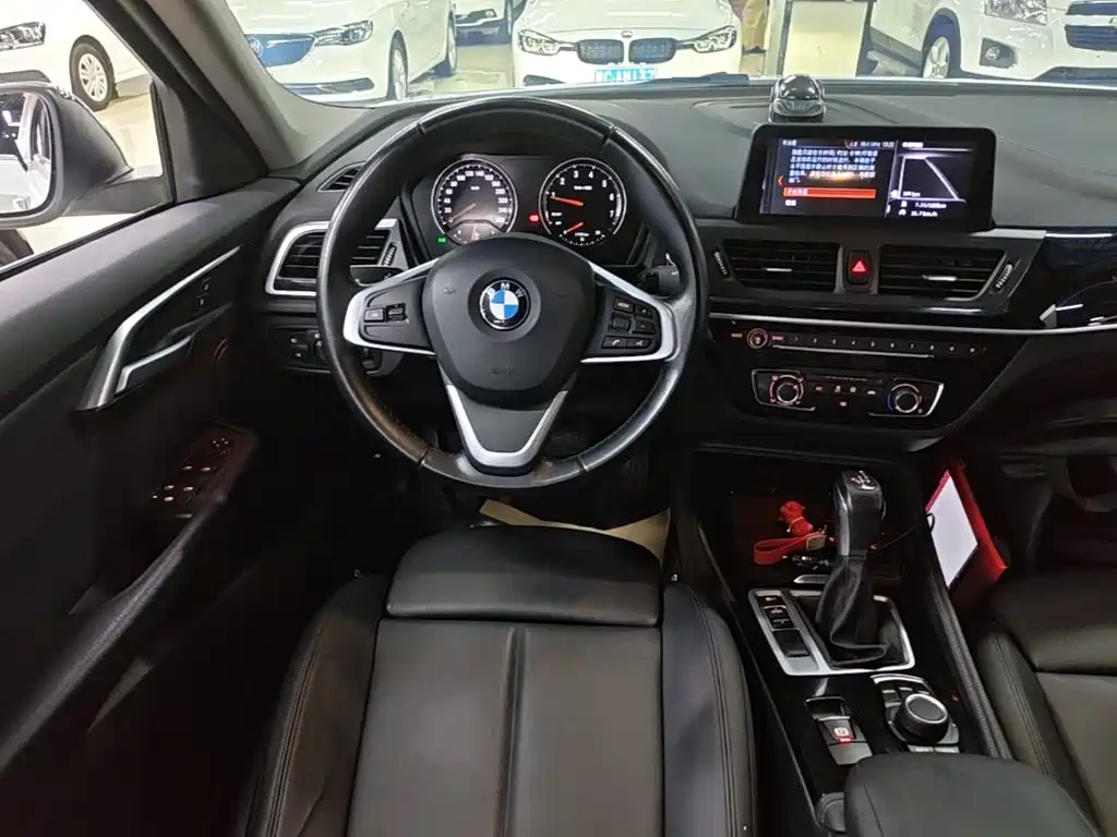 BMW 1 Series 2018 — фото 13