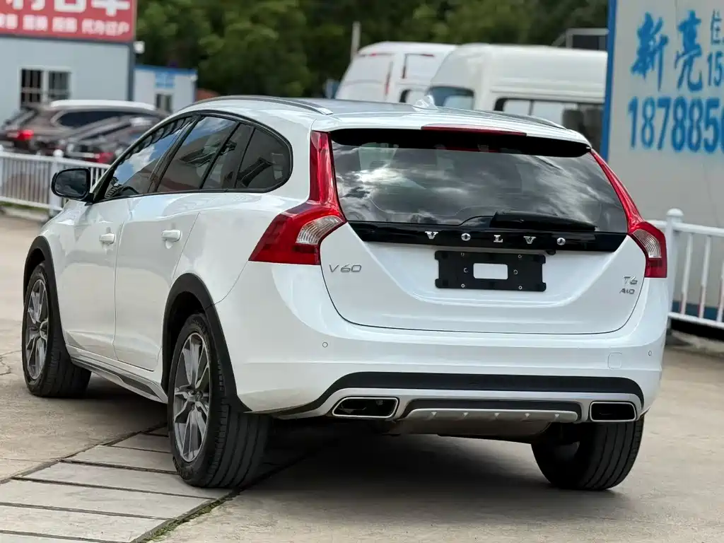 Volvo V60 2016 — фото 7
