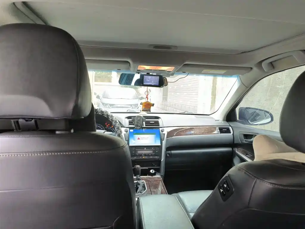 Toyota Camry 2017 — фото 14
