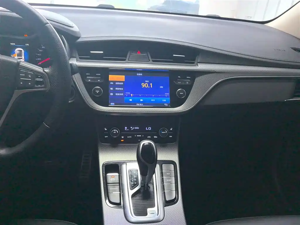 Geely Emgrand GS 2017 — фото 9