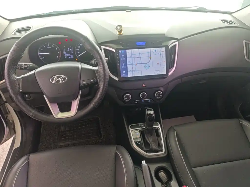 Hyundai ix25 2017 — фото 10