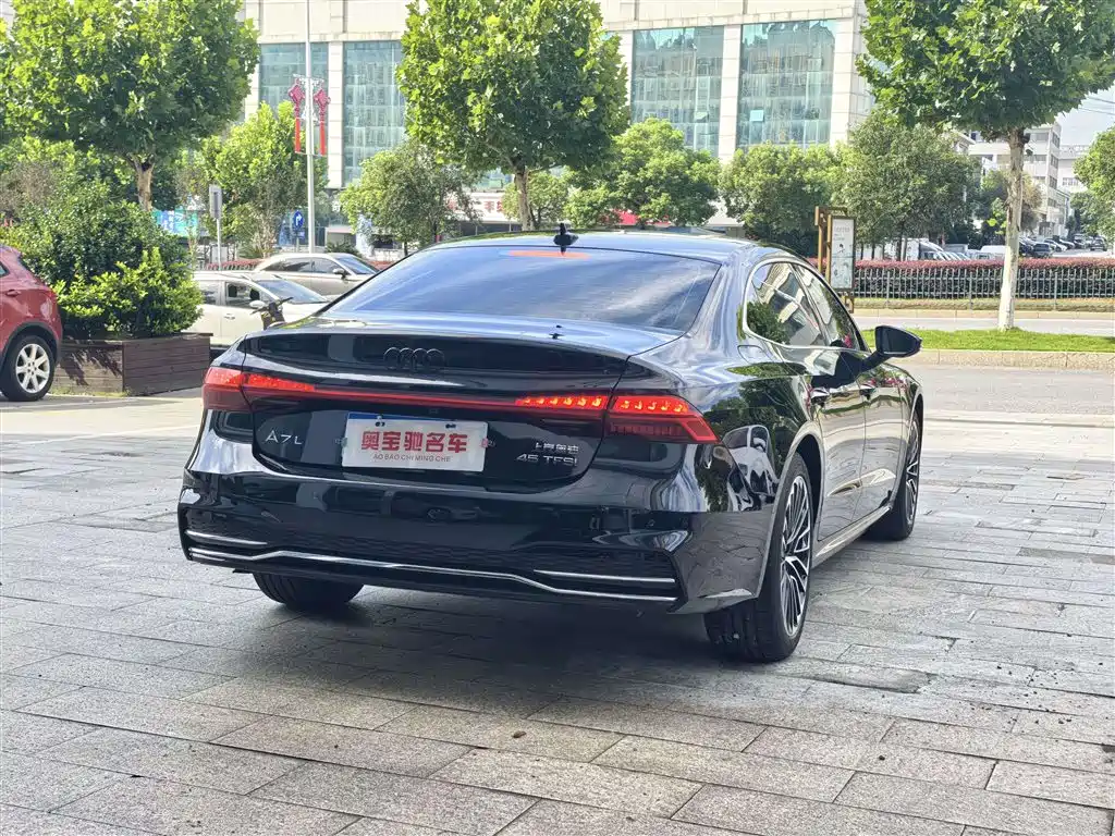 Audi A7L 2025