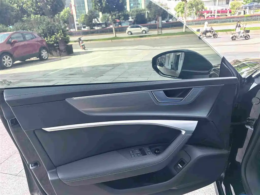 Audi A7L 2025 — фото 14