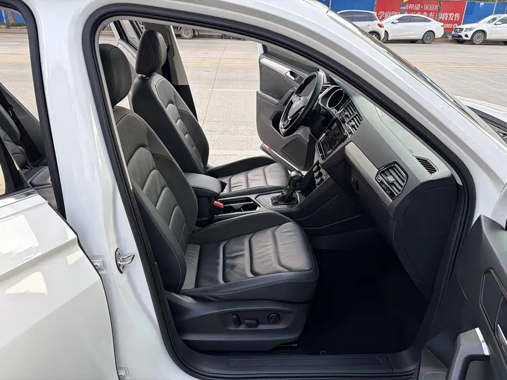 Volkswagen Tiguan L 2019 — фото 11