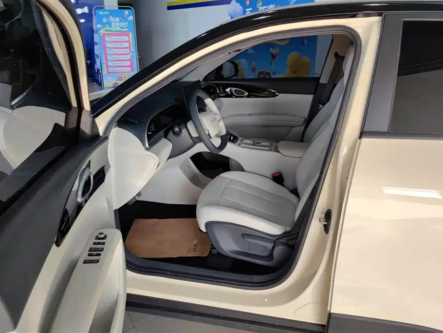 Geely Galaxy Starwish 2025 — фото 9