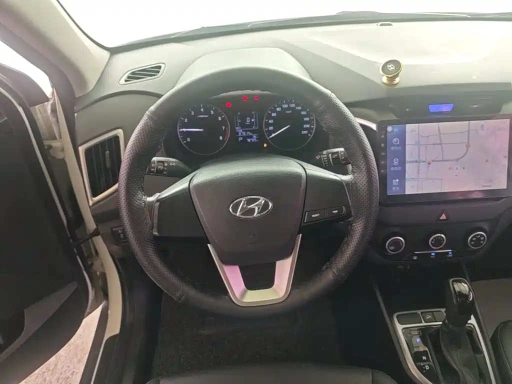 Hyundai ix25 2017 — фото 11
