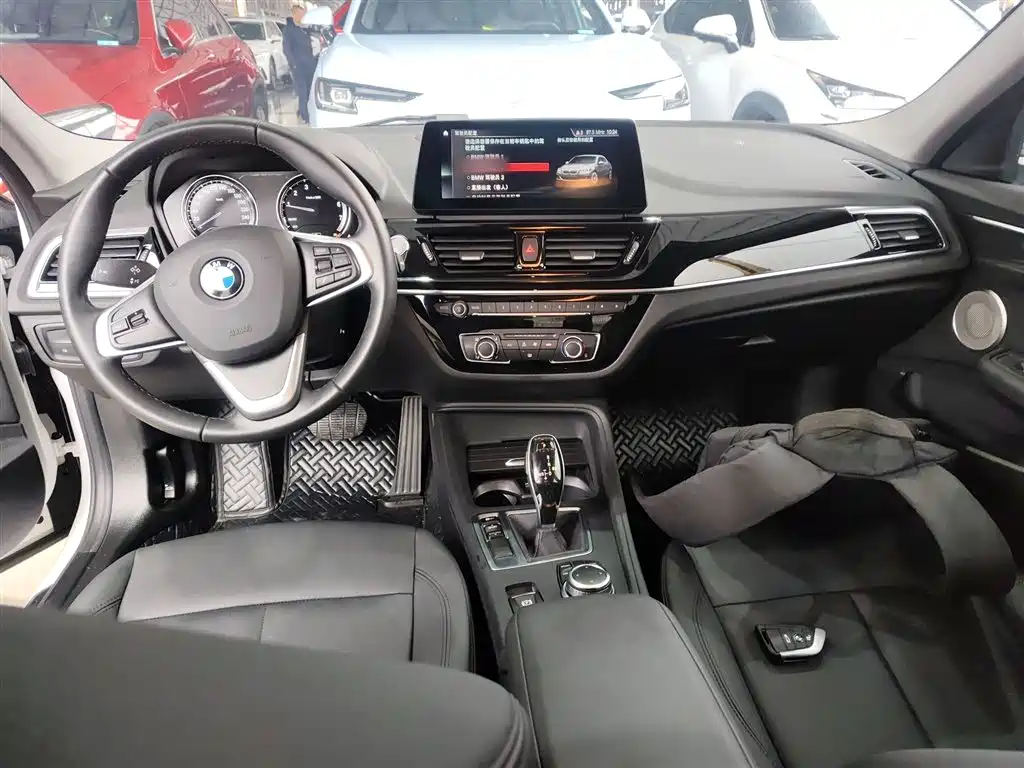 BMW 1 Series 2023 — фото 10