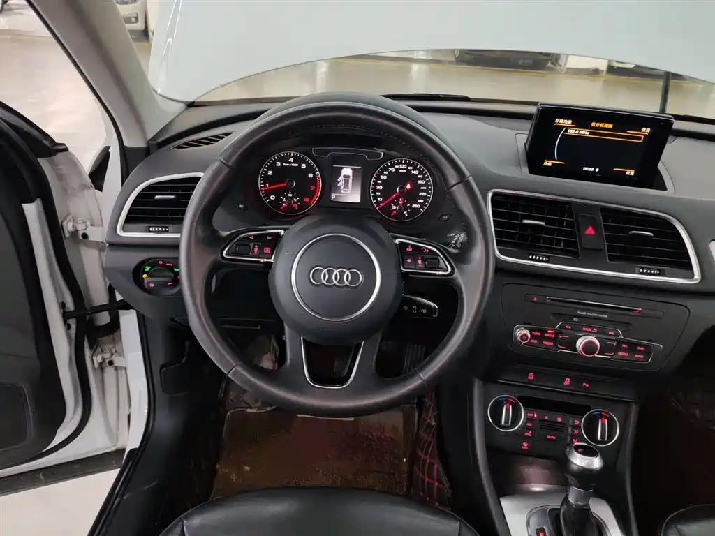 Audi Q3 2018 — фото 11
