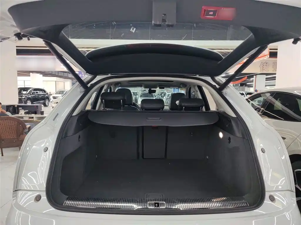 Audi Q3 2018 — фото 19