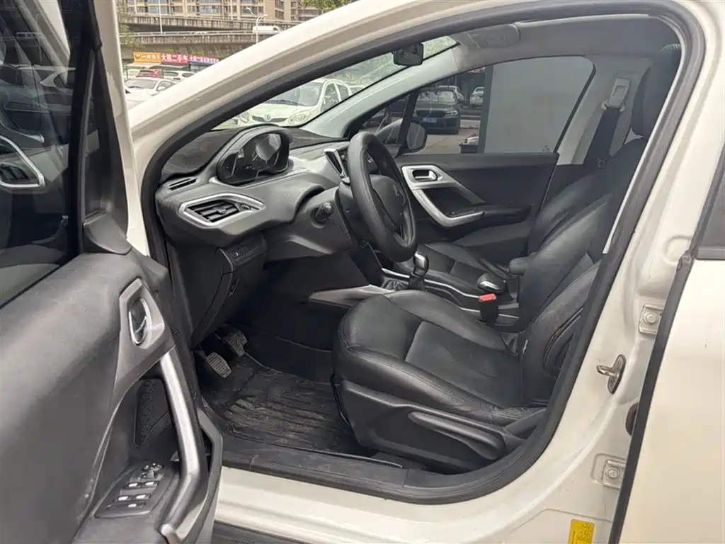 Peugeot 2008 2015 — фото 14