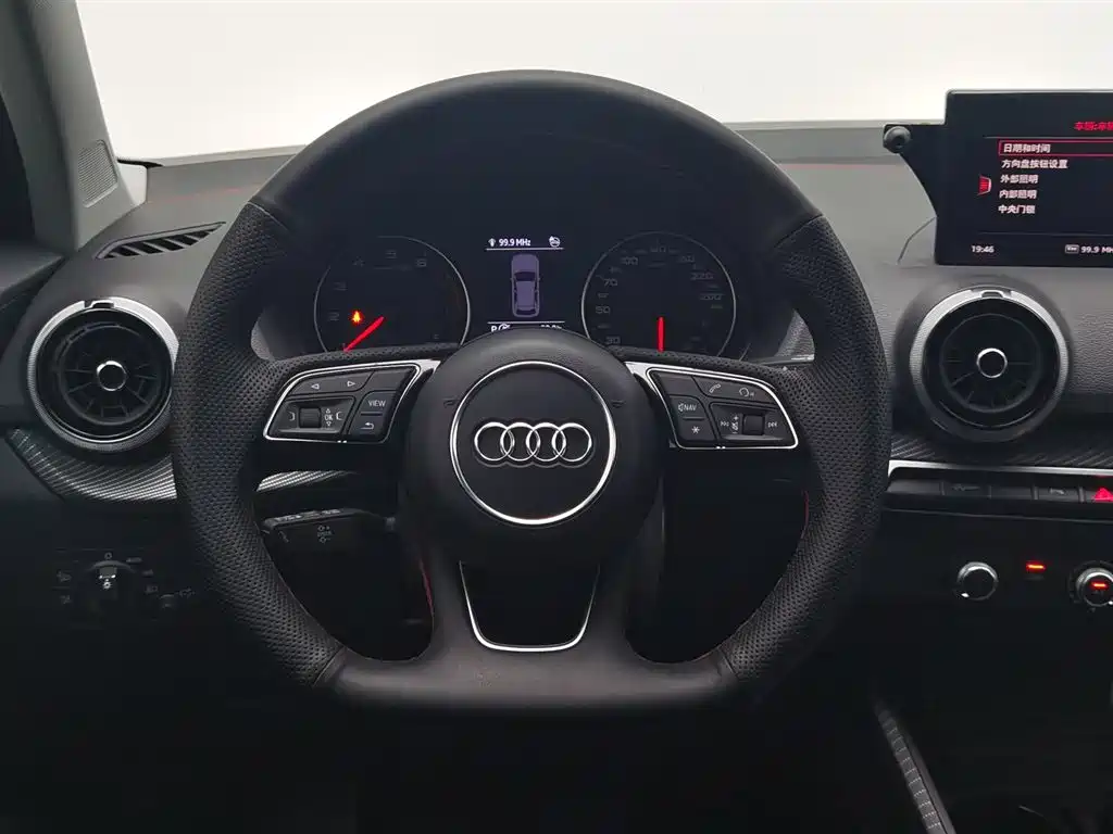 Audi Q2L 2023 — фото 11