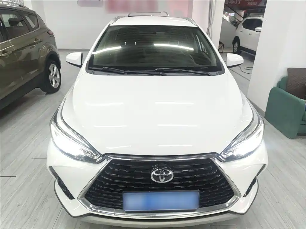 Toyota Yaris L 2023 — фото 3