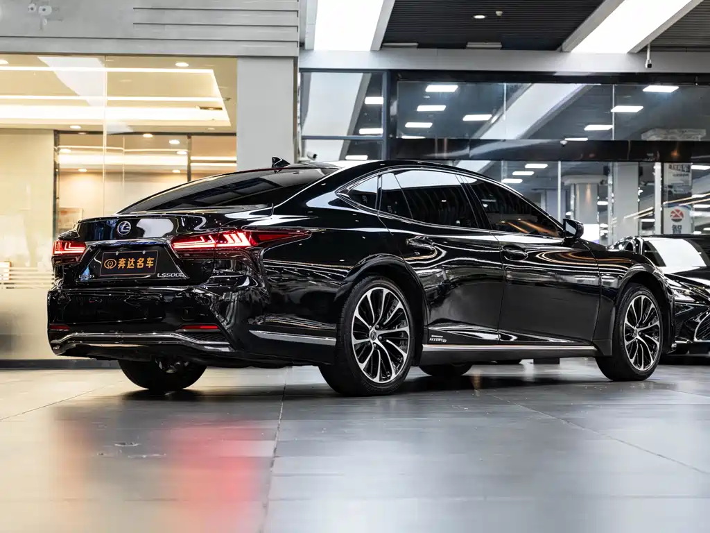 Lexus LS 2022