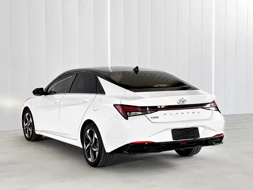 Hyundai Elantra 2022