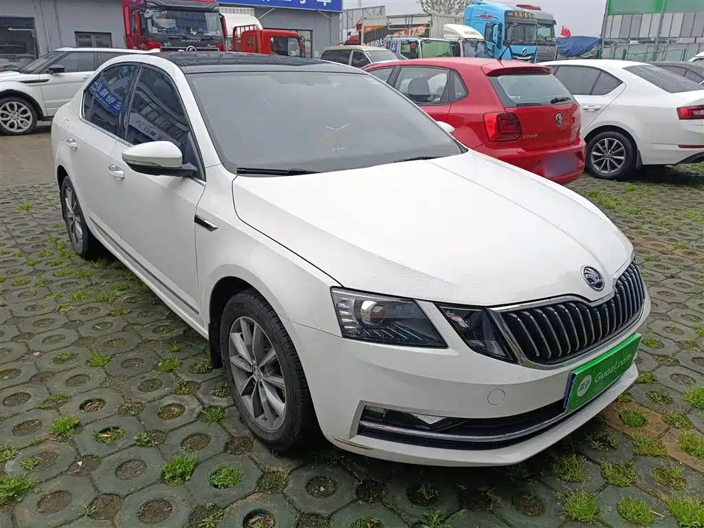 Skoda Octavia 2021 — фото 4