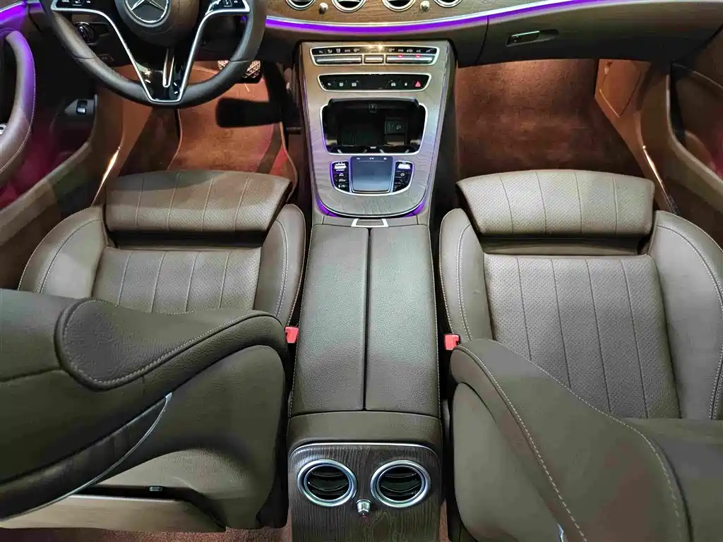 Mercedes-Benz E-Class 2023 — фото 12