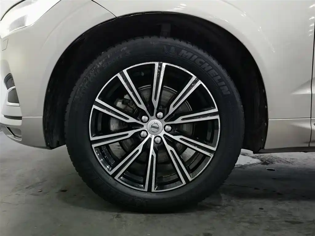 Volvo XC60 2018 — фото 17
