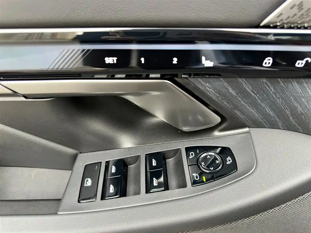BMW 5 Series 2025 — фото 19